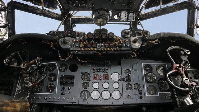 Avro shackleton cockpit
